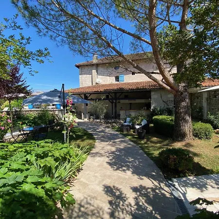 Les Griffons Hotel