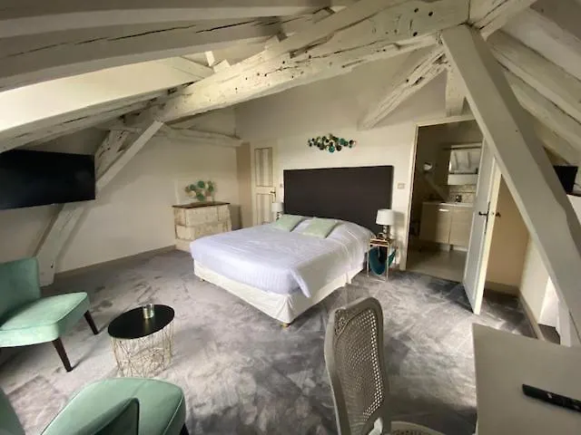 Les Griffons Hotel 3*