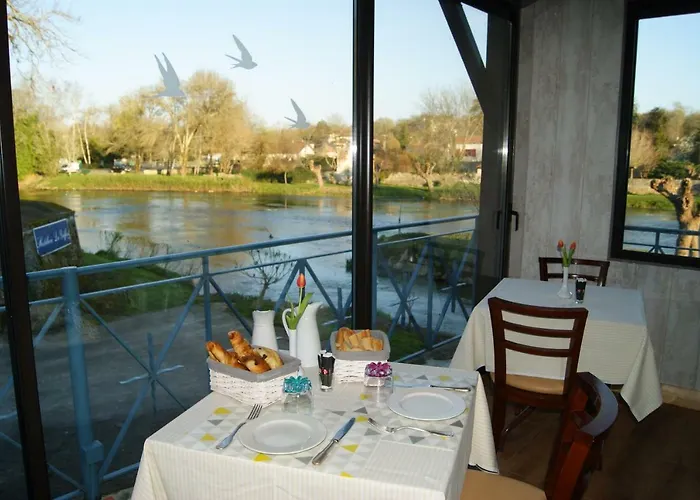 Les Griffons Hotel Bourdeilles